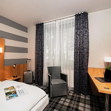 Median Hannover 4* ليرته