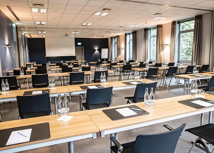 Отель Median Hannover Лерте